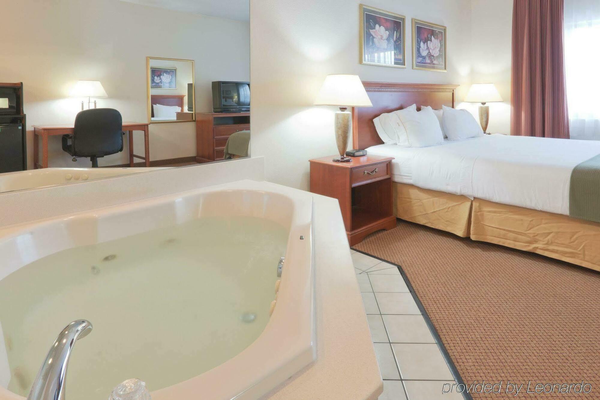 Holiday Inn Express Marshall, An Ihg Hotel Extérieur photo
